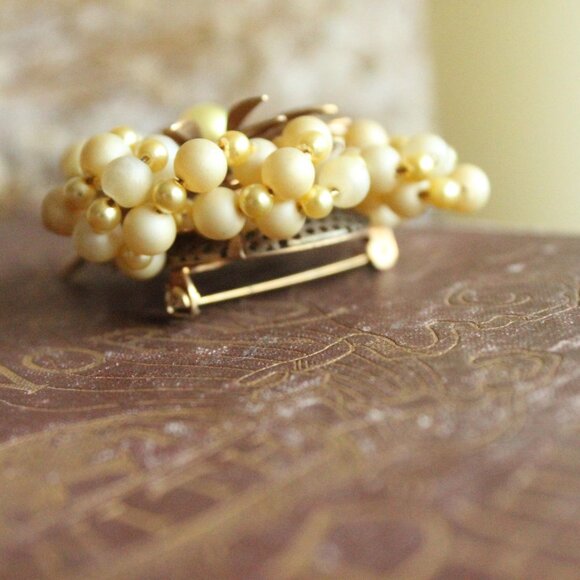 Vintage 1950s 1960s Brooch, Daisy Flower and Faux Pearl Cluster Pin Mid Century - Picture 10 of 13